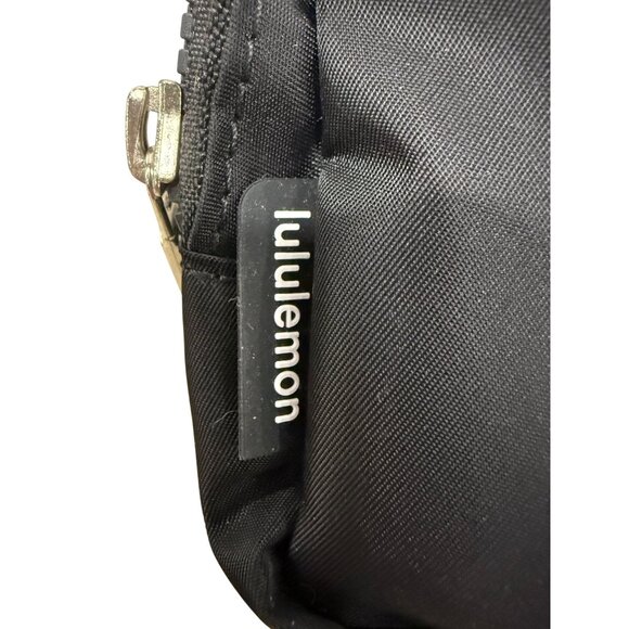 Lululemon Black Crossbody Belt Bag With Adjustable Strap & Zipper Closure - Picture 4 of 11